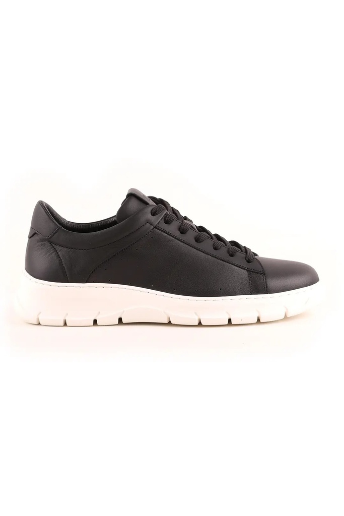 L4750 Black White